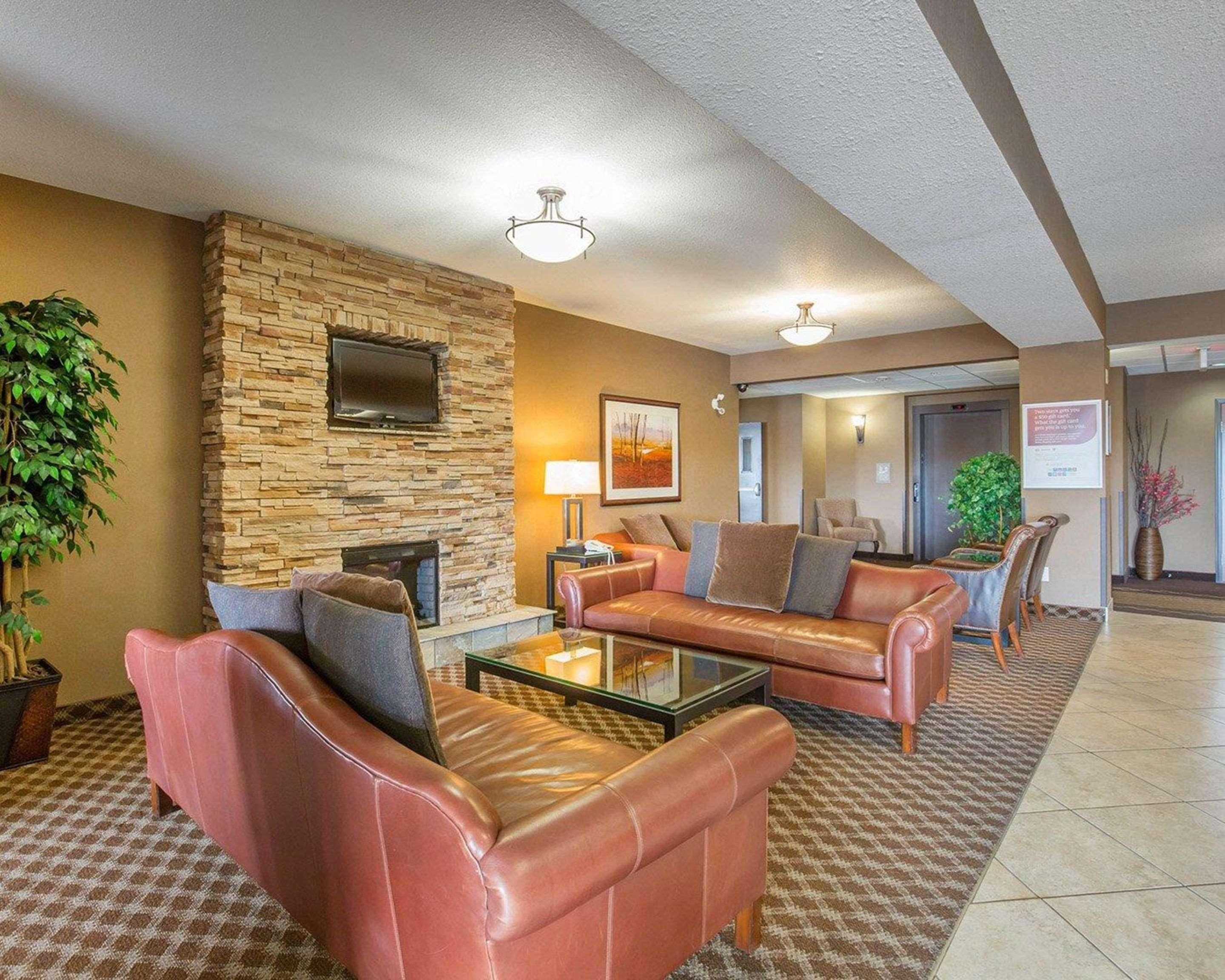 Comfort Inn & Suites Airdrie Exterior foto